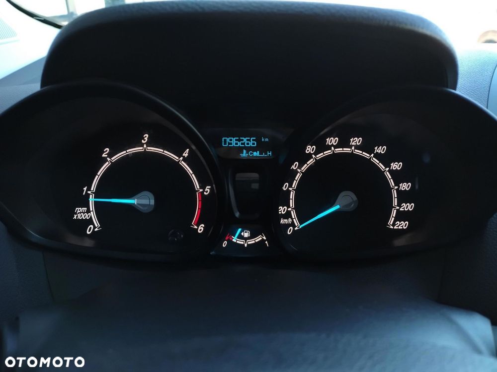 Ford Transit Courier - 19