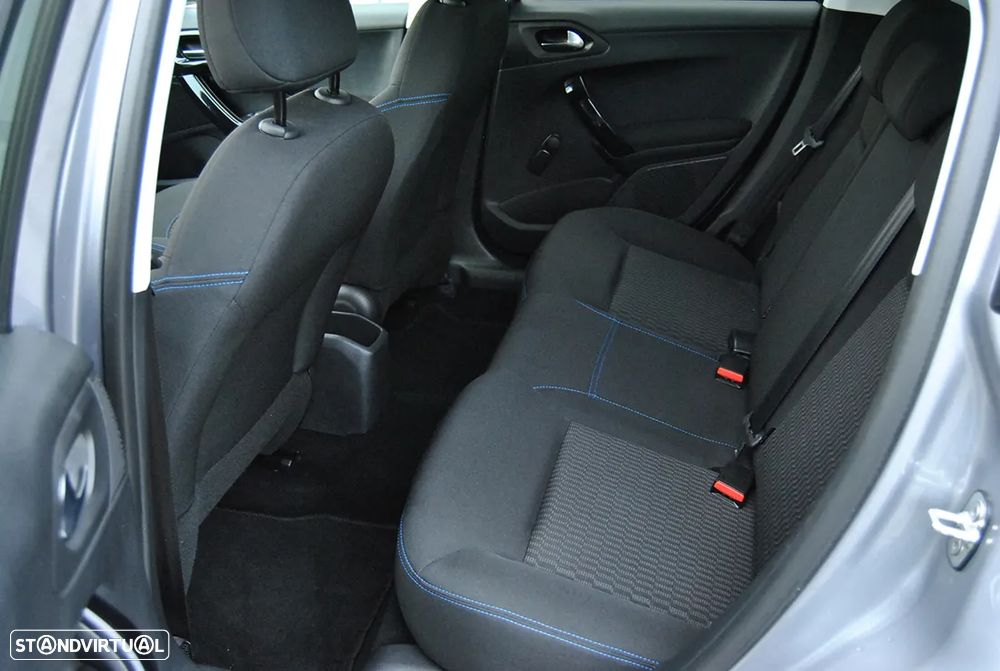 Peugeot 208 1.2 PureTech Signature - 19