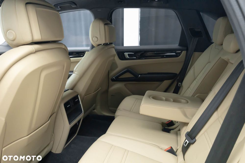 Porsche Cayenne - 35