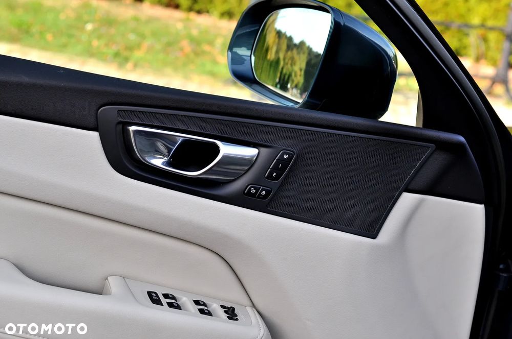 Volvo XC 60 B4 D AWD Geartronic Inscription - 41