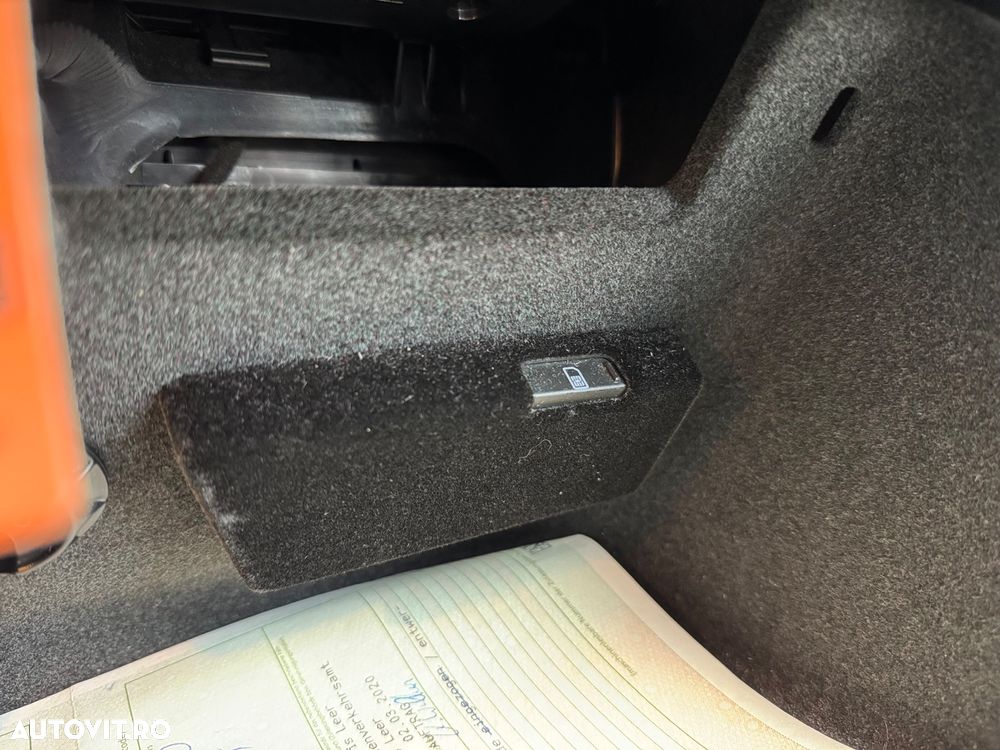 Volkswagen Passat Variant 2.0 TDI DSG BlueMotion Technology R-Line - 33