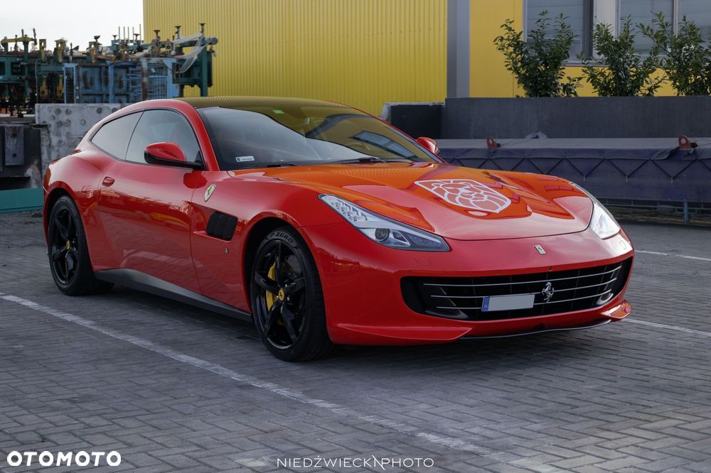 Ferrari GTC4Lusso - 8