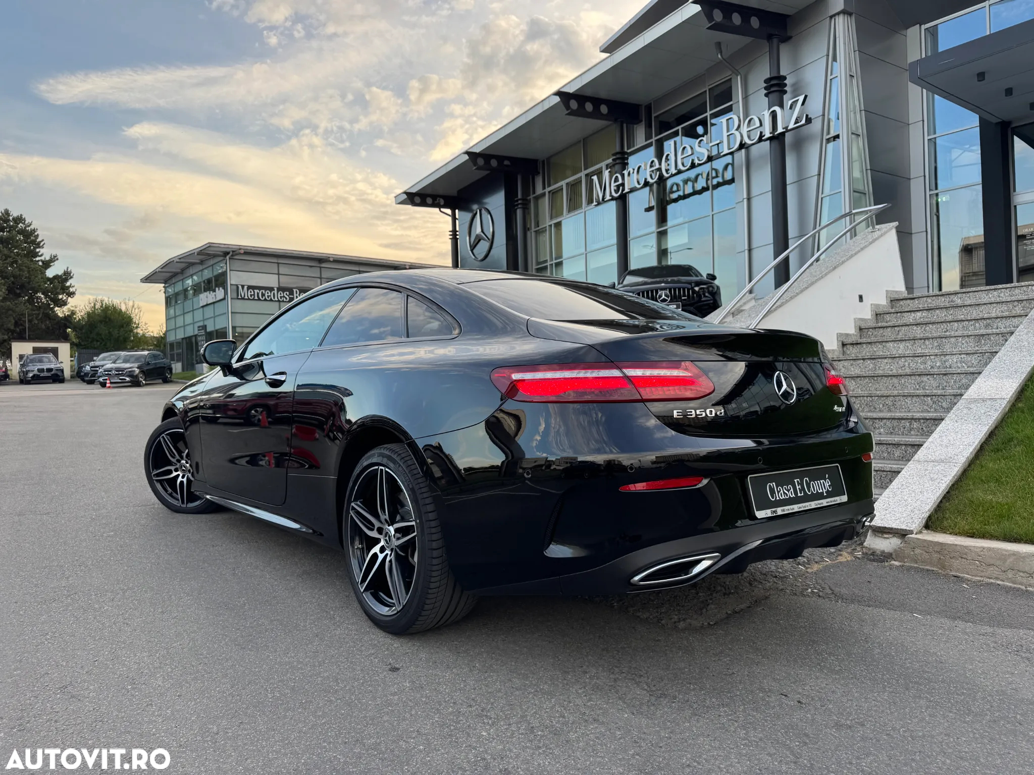 Mercedes-Benz E 350 d 4Matic Coupe 9G-TRONIC AMG Line - 4