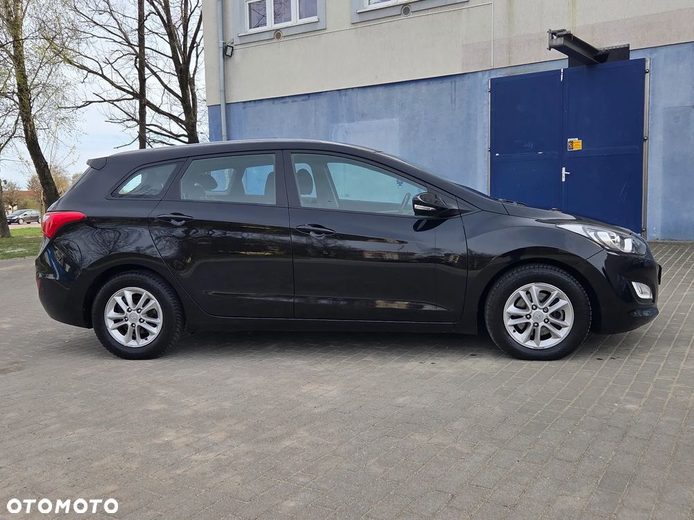 Hyundai i30 blue Kombi 1.6 CRDi Style - 3