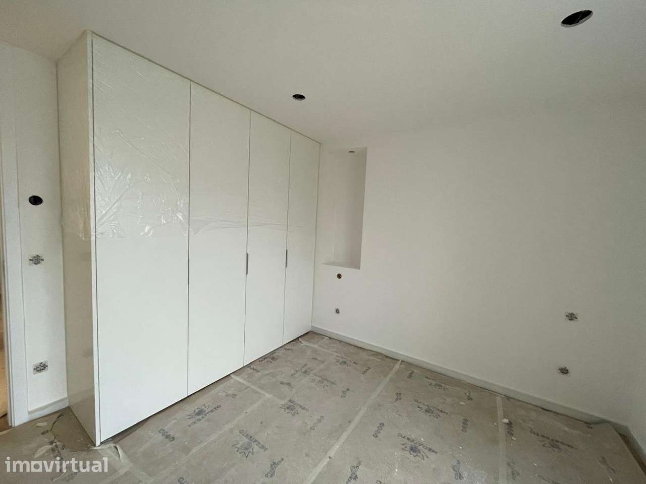 Apartamento NOVO com 2 lugares de garagem e terraço - Grande imagem: 5/49