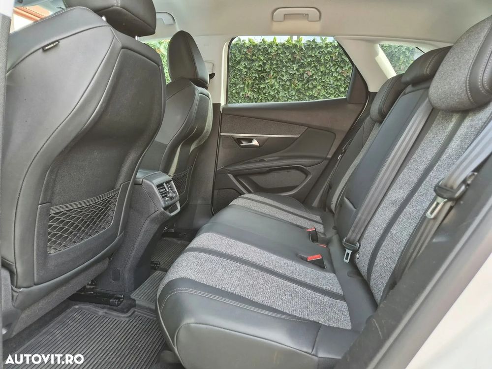 Peugeot 3008 1.2 PureTech Turbo S&S EAT8 Allure - 16