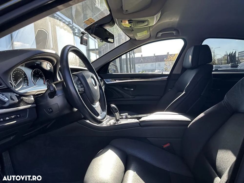 BMW Seria 5 520d AT - 13
