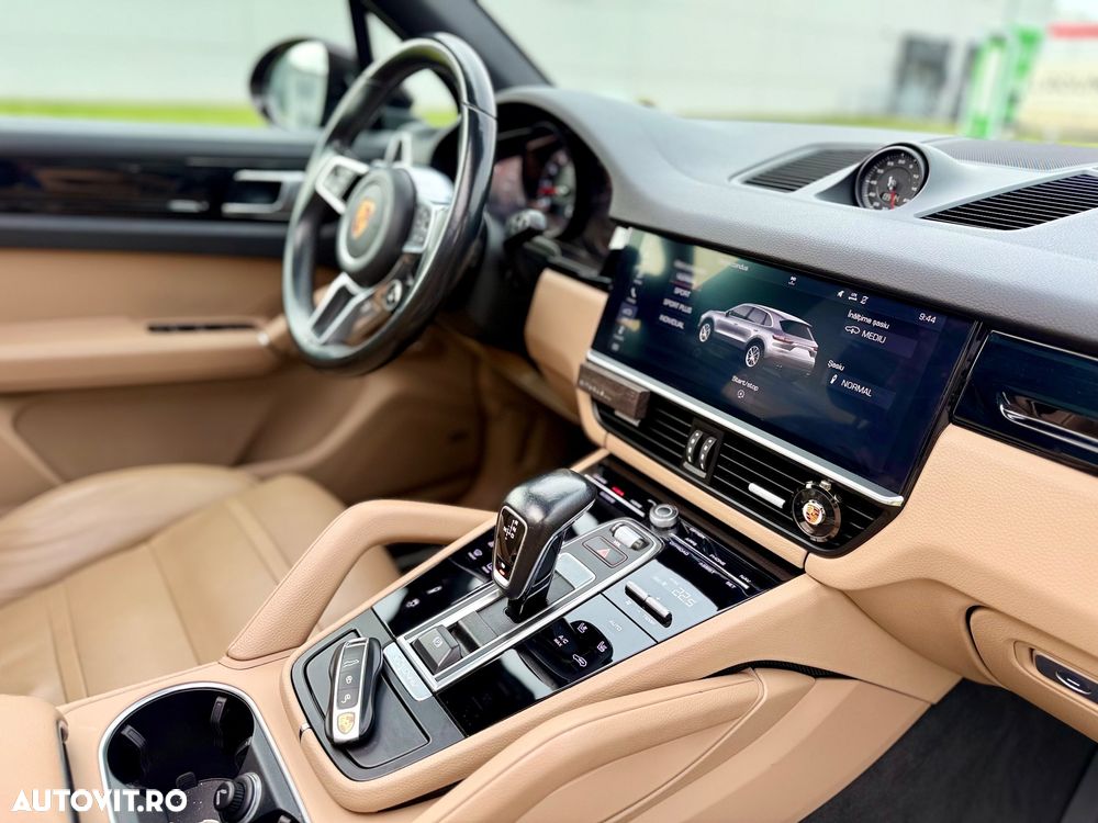 Porsche Cayenne - 16