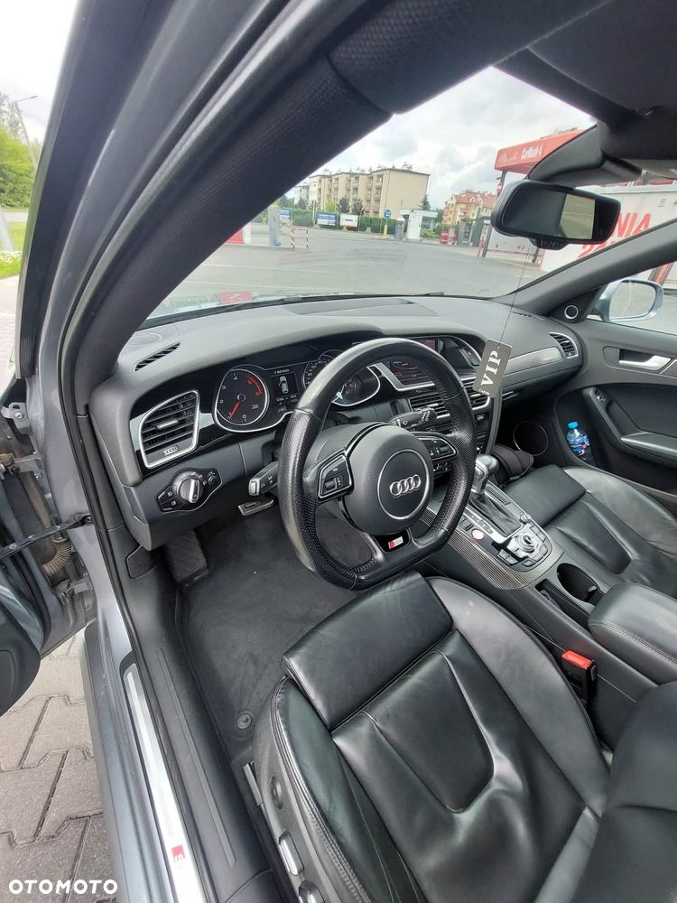 Audi A4 Avant 2.0 TDI Quattro S tronic - 11
