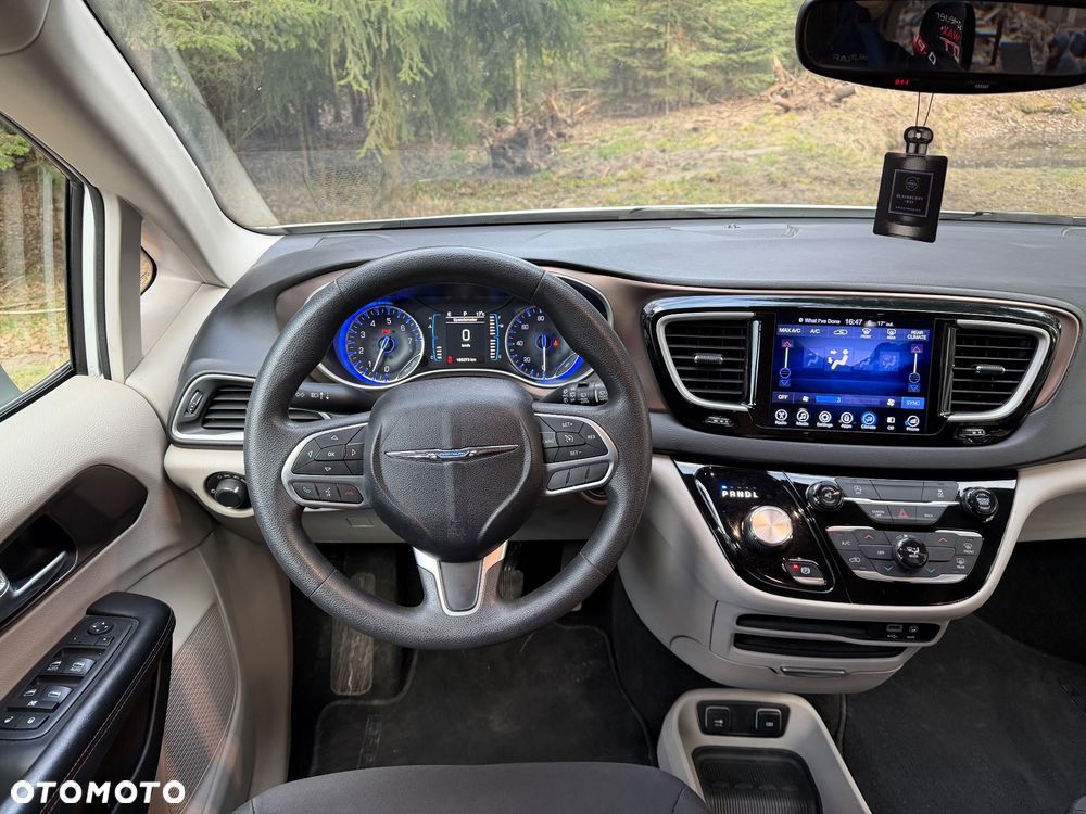 Chrysler Pacifica - 8