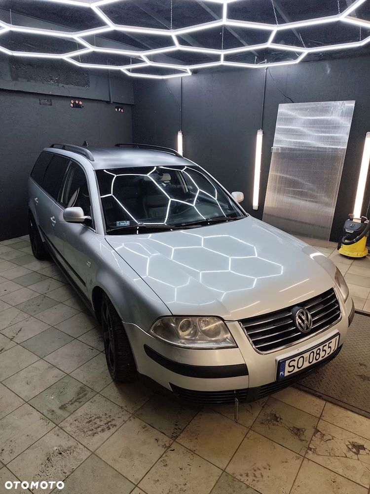 Volkswagen Passat - 1