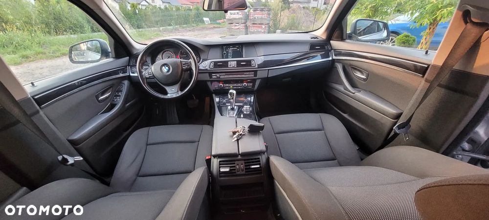 BMW Seria 5 520d Touring - 13