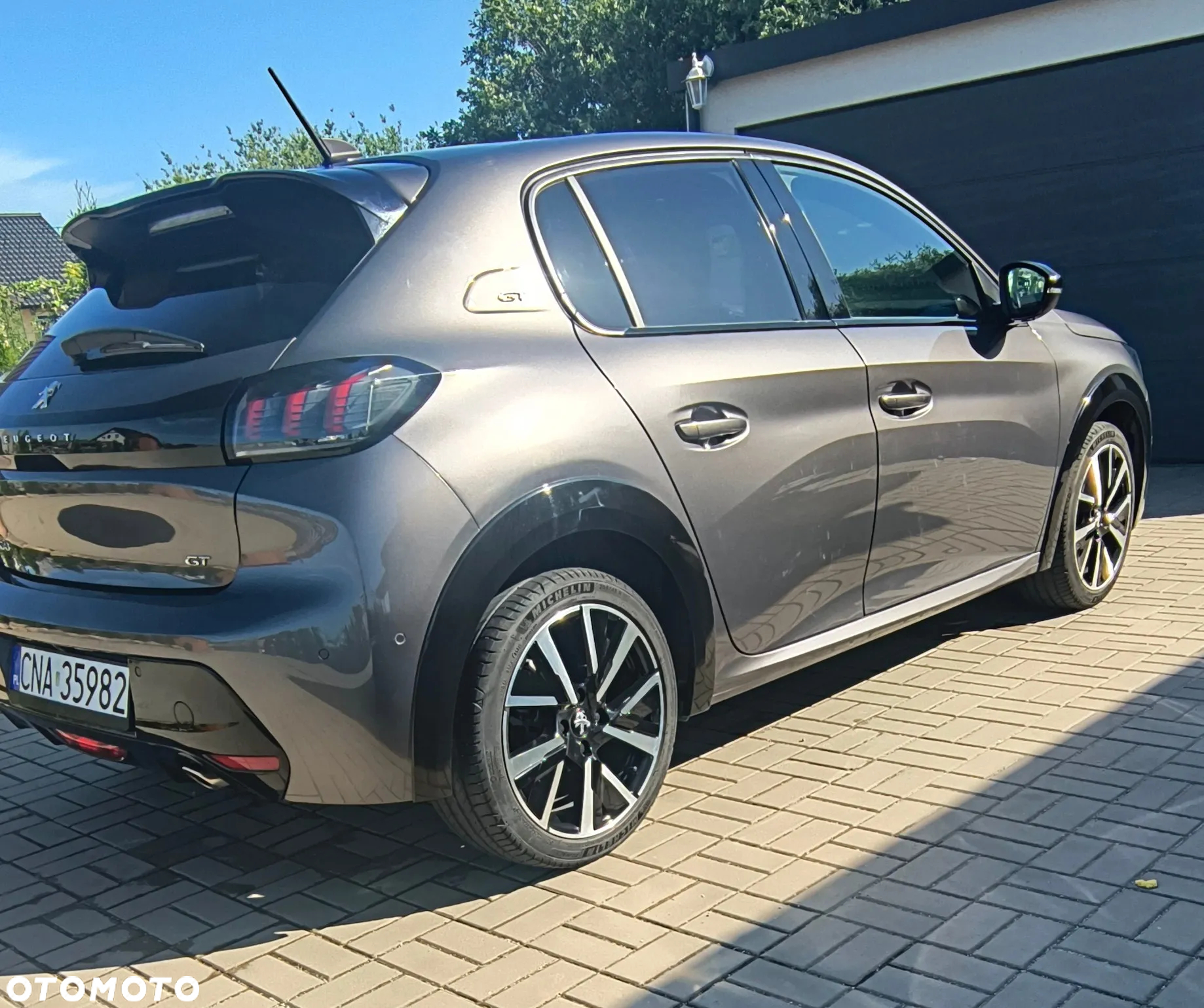 Peugeot 208 PureTech 100 EAT8 GT - 8