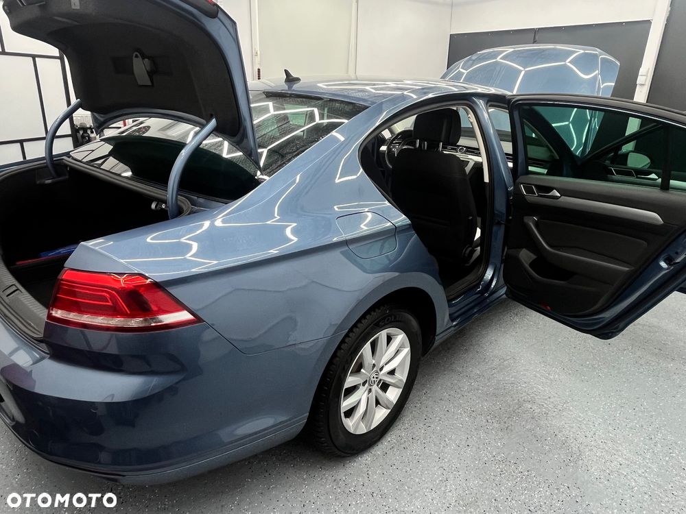 Volkswagen Passat - 36