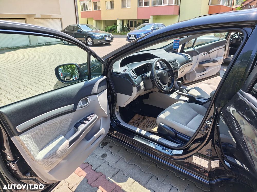 Honda Civic 1.8 MT ES - 11