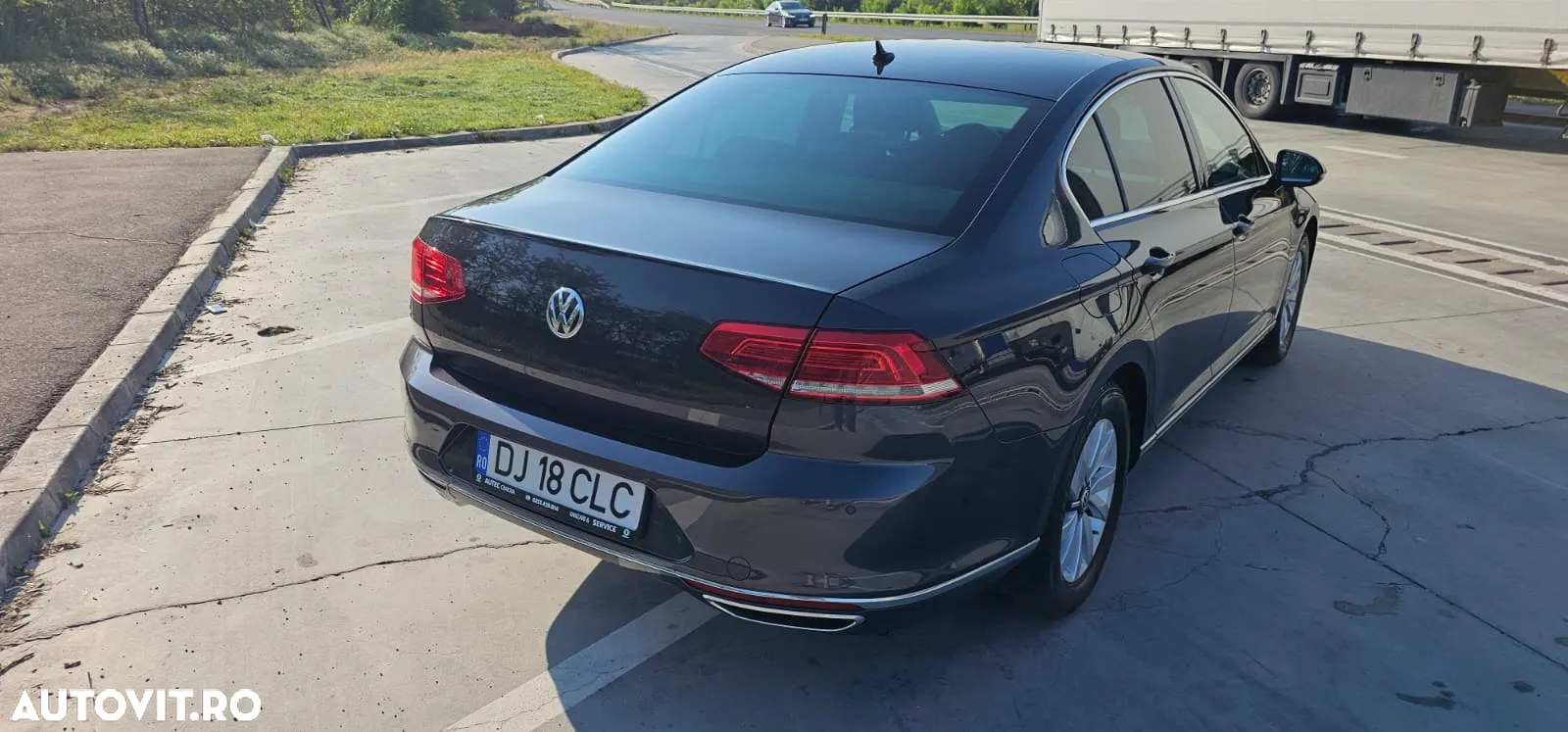 Volkswagen Passat 2.0 TDI DSG Comfortline - 11