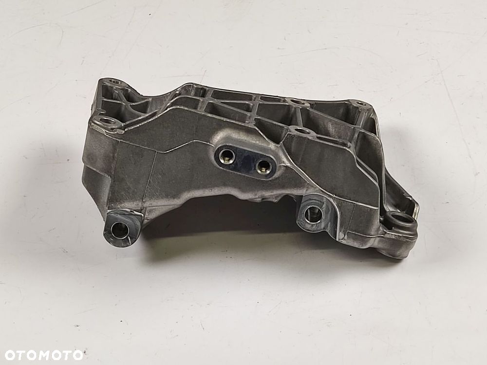 VOLVO XC40 2.0T T4 17-21r Łapa Mocowanie Alternatora - 8