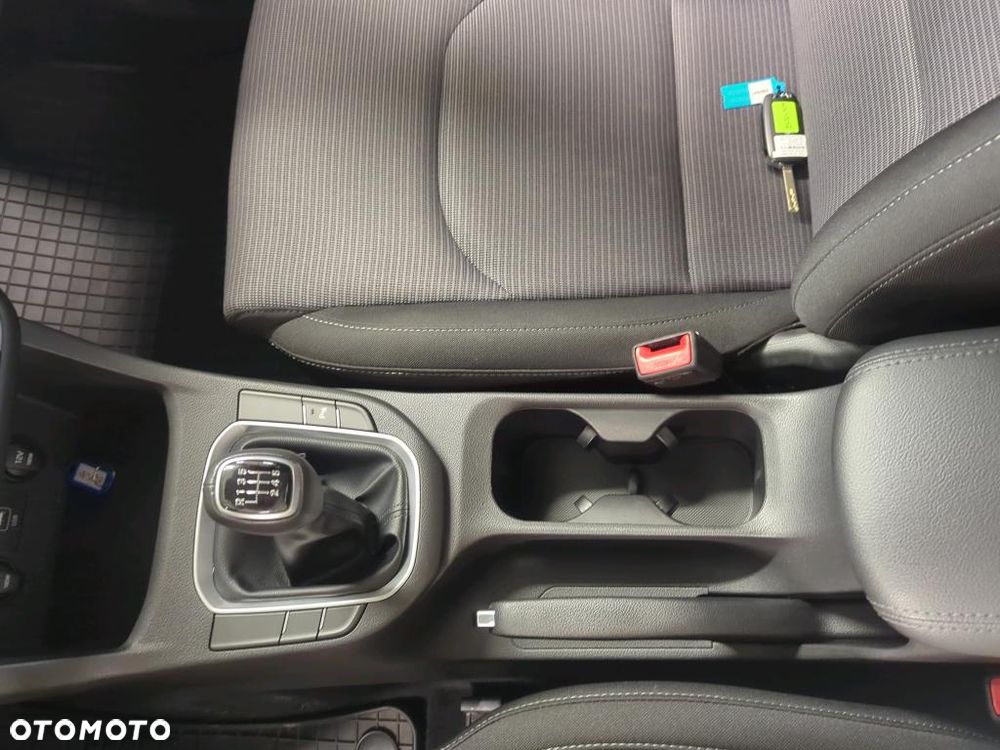 Hyundai i30 1.5 DPI Classic + - 13