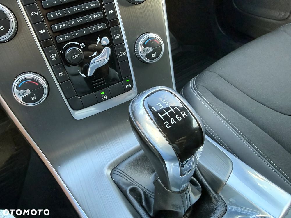 Volvo V60 D4 Momentum - 29