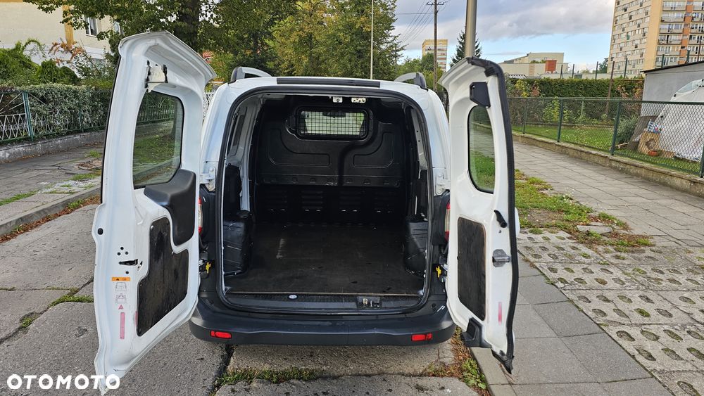Ford Transit Courier - 17