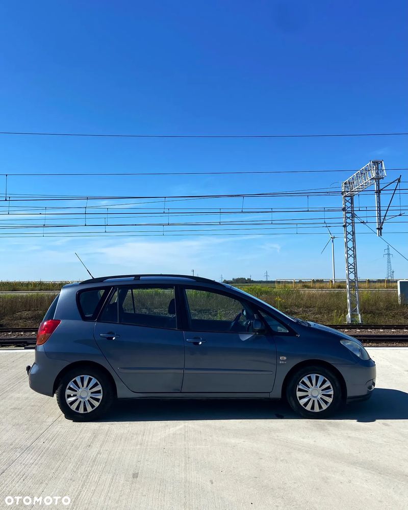 Toyota Corolla Verso - 4
