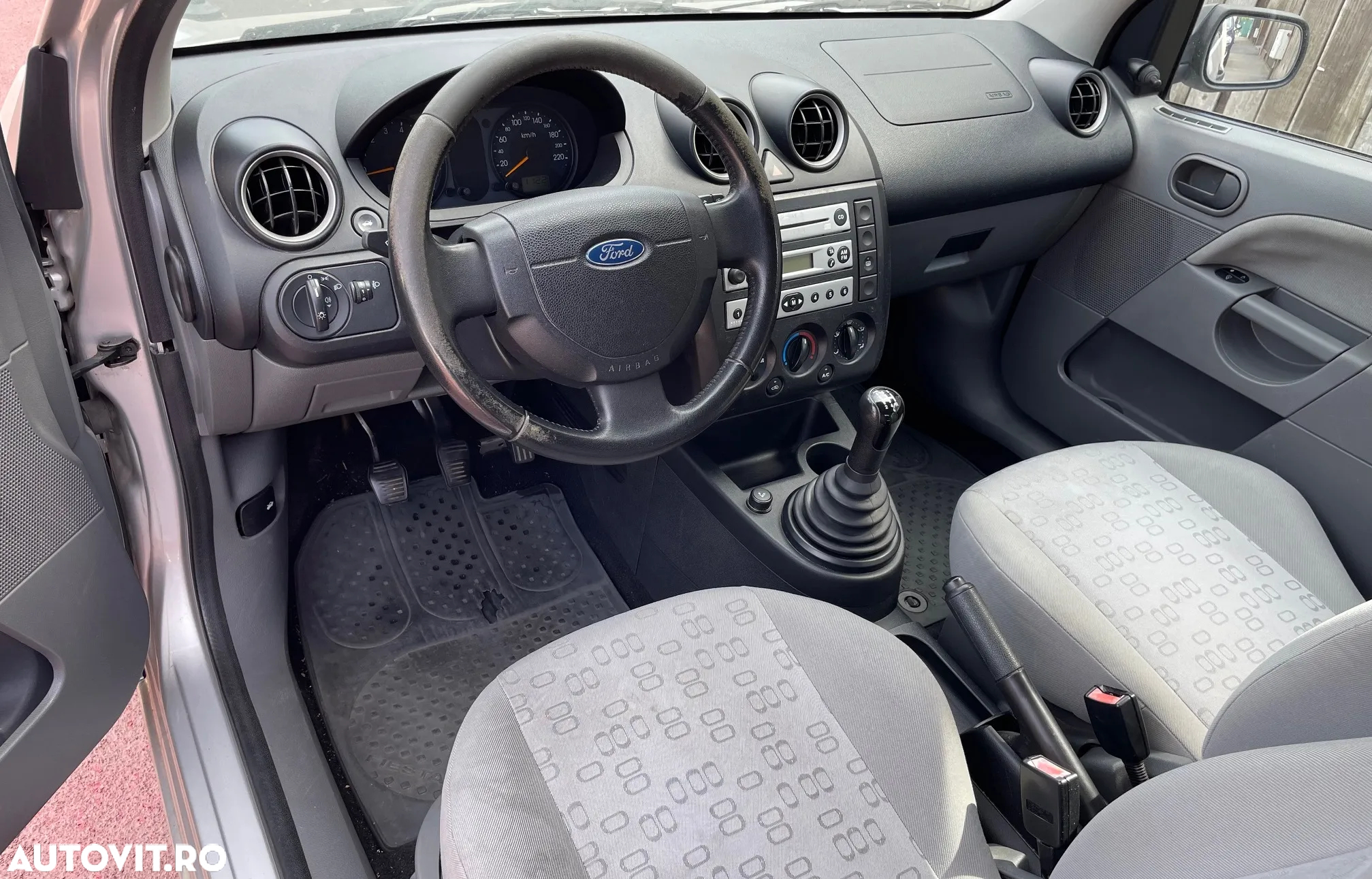 Ford Fiesta 1.3i - 7