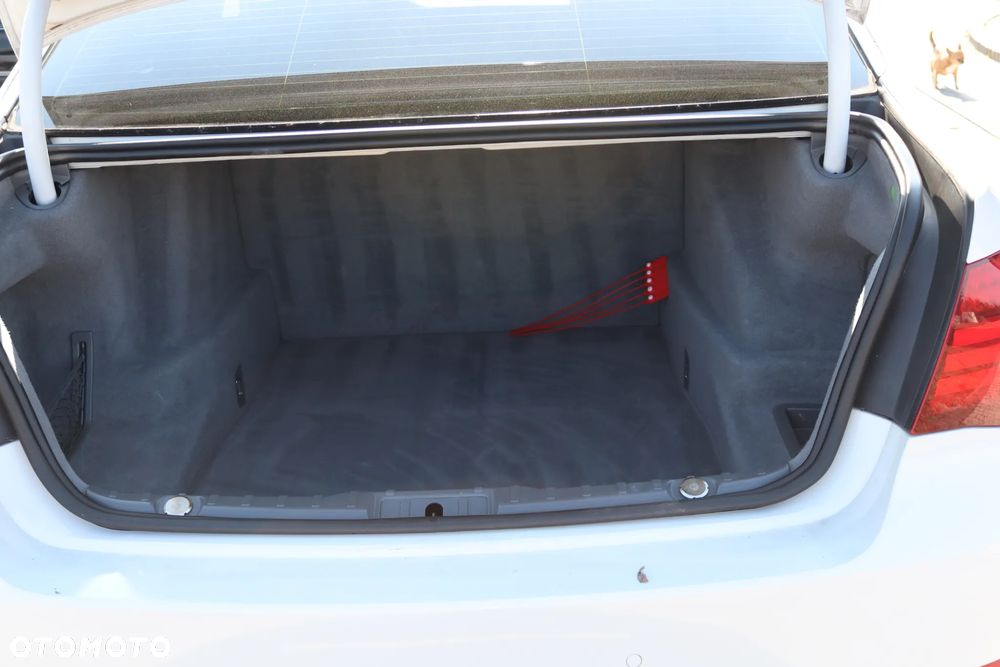 BMW Seria 7 750Li - 24