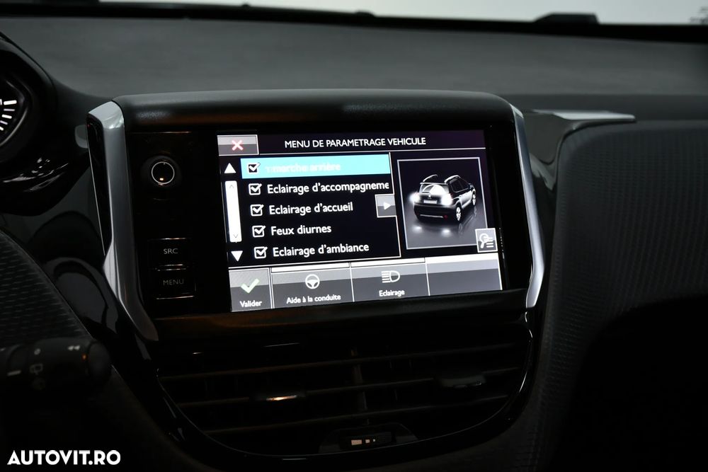 Peugeot 2008 1.2 L PureTech Turbo S&S Allure - 17