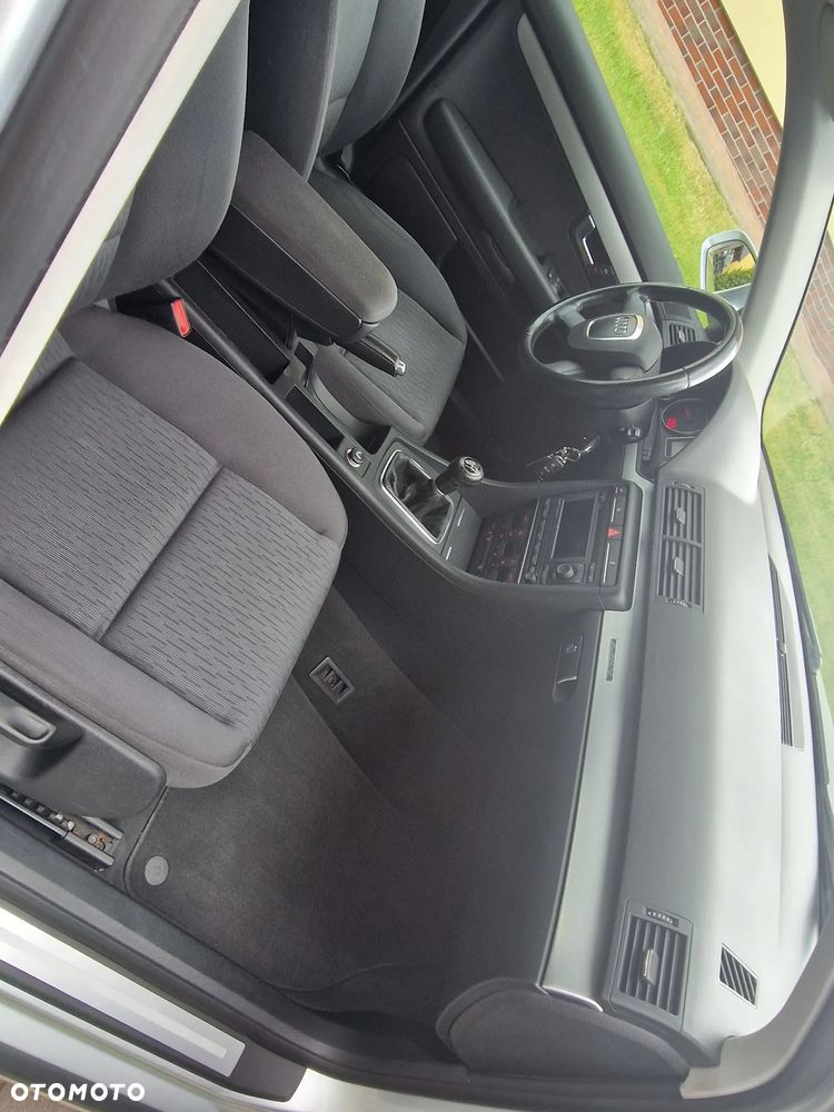Audi A4 Avant 1.8 T quattro - 16