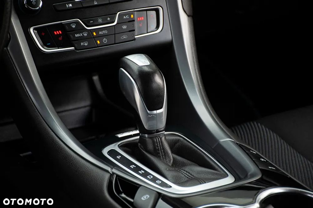 Ford Mondeo SW 2.0 TDCi ST-Line PowerShift - 38