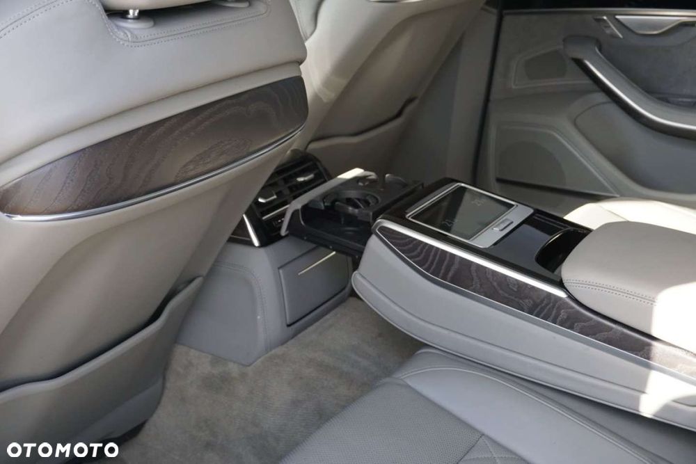 Audi A8 - 12
