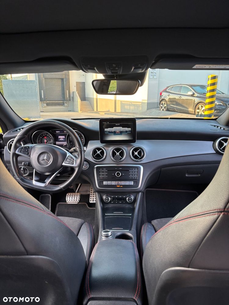 Mercedes-Benz CLA 220 4-Matic AMG Line - 18