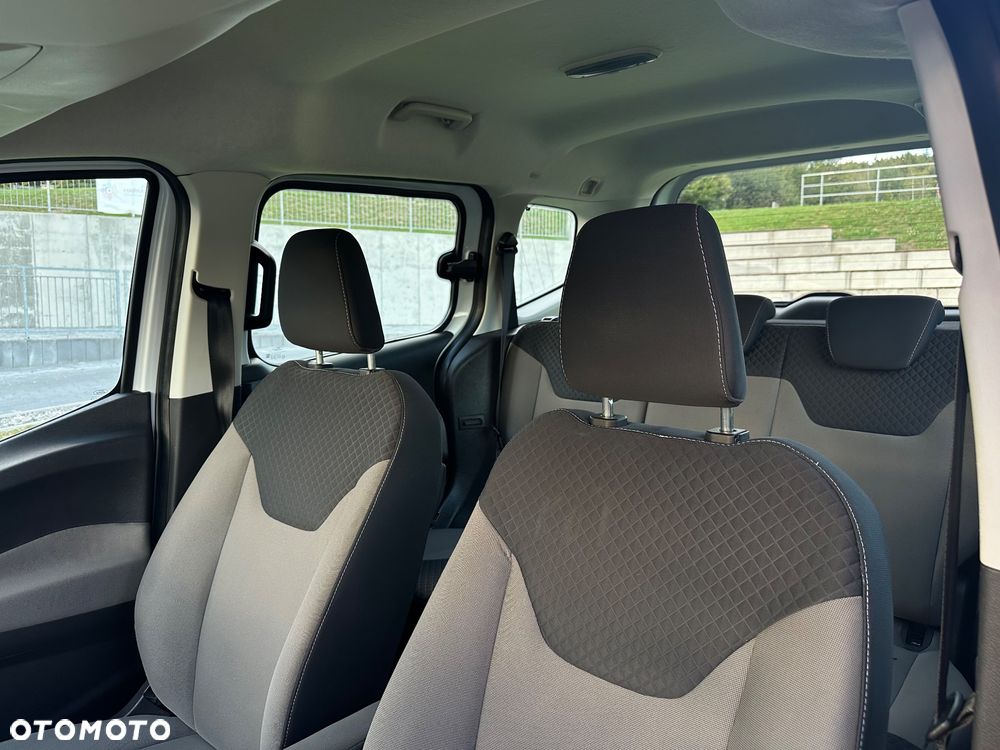 Ford Tourneo Courier - 36