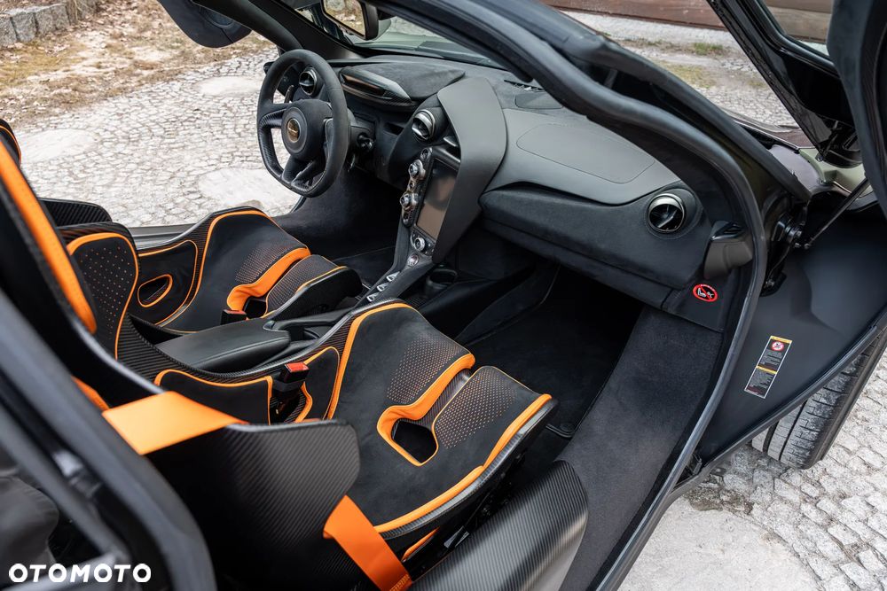 McLaren 720S Coupe - 35