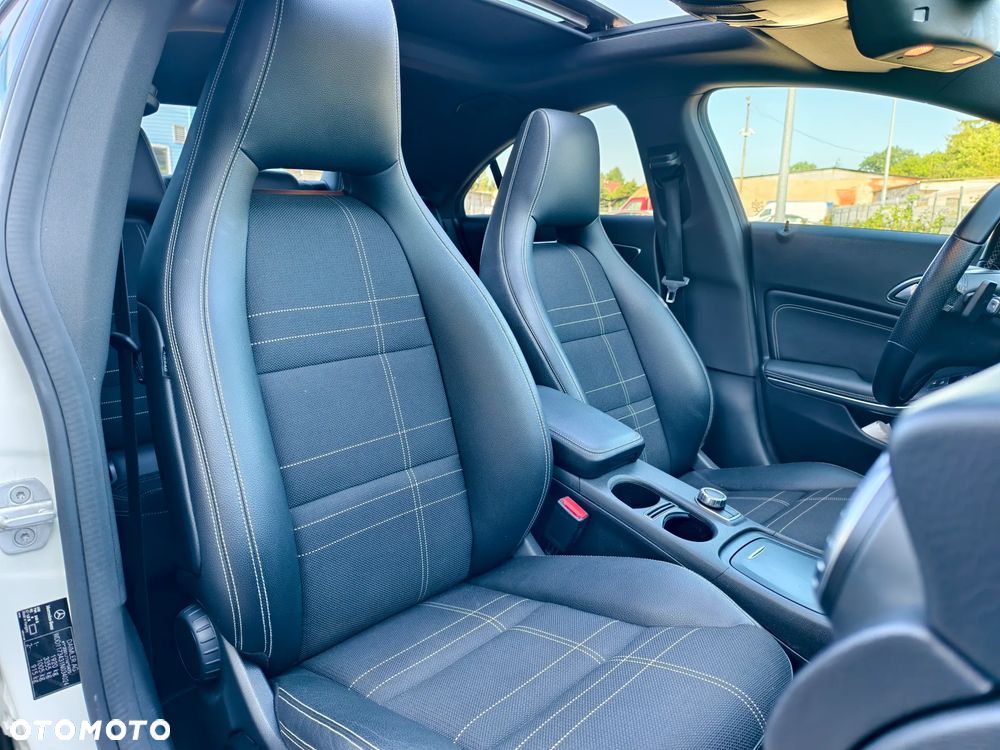 Mercedes-Benz CLA 200 7G-DCT - 16