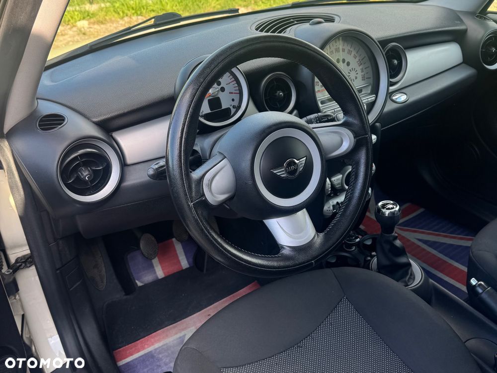 MINI Cooper Standard - 4