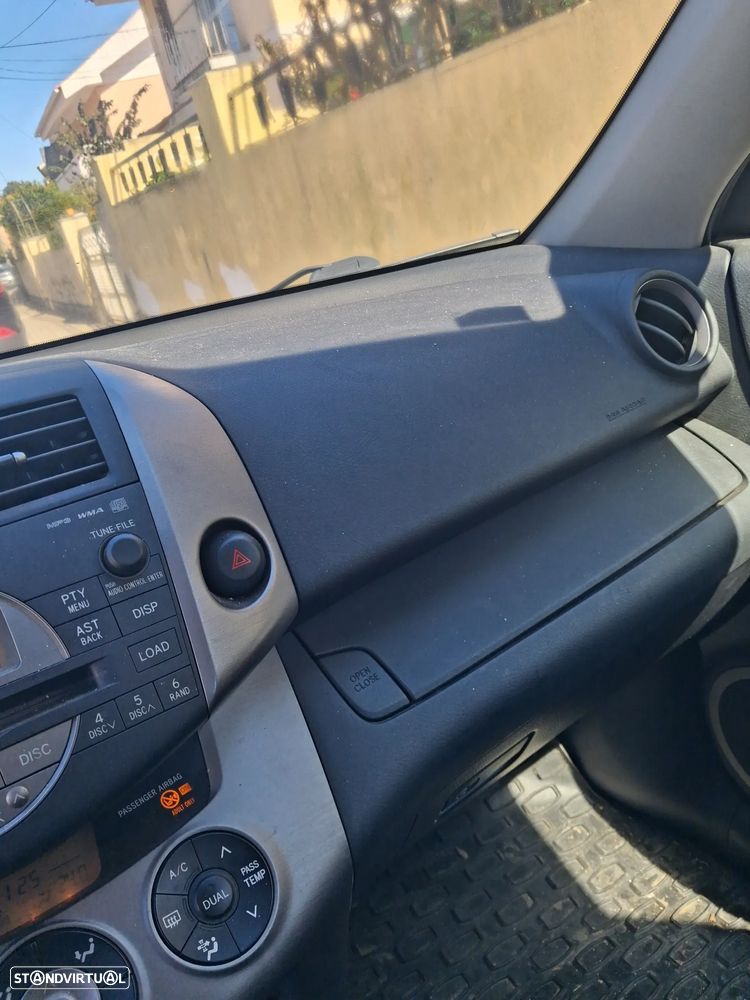 Toyota RAV4 2.2 D-4D - 7