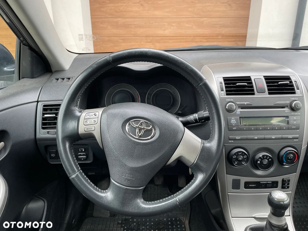 Toyota Corolla 1.6 VVT-i Premium - 9