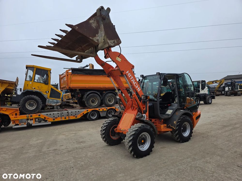 Hitachi ZW75 6500 kg Krokodyl +Widly - 1