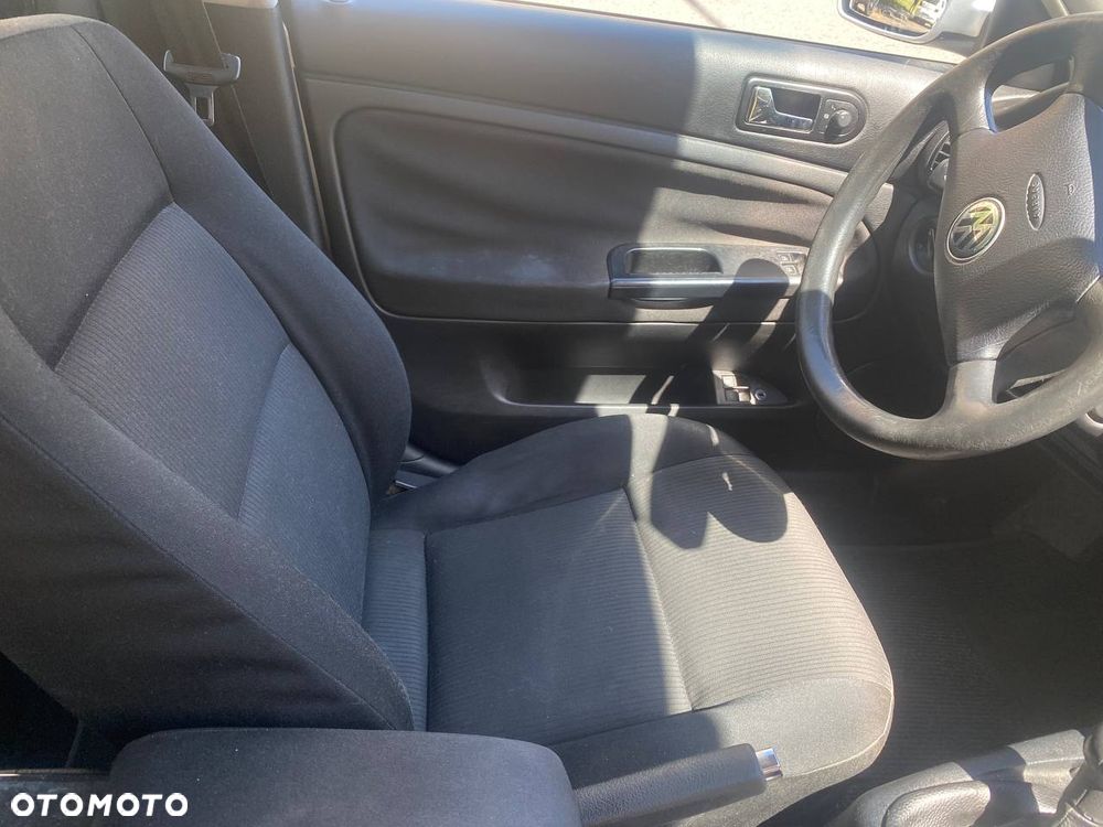 Volkswagen Passat - 13