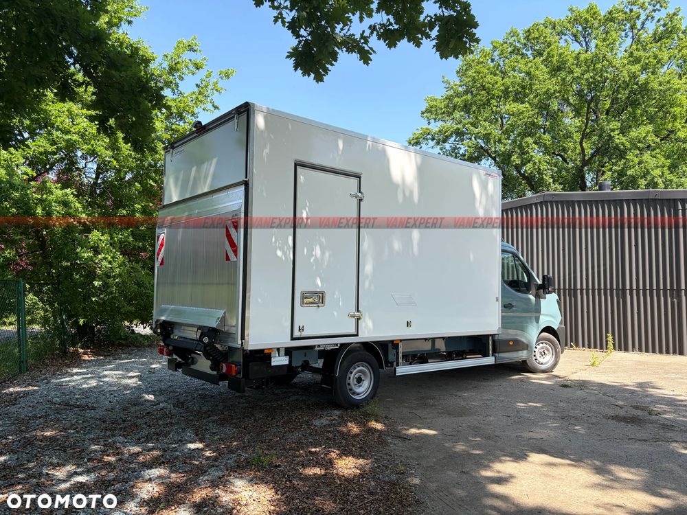 Renault MASTER Nowy Kontener + Winda 750KG - 8