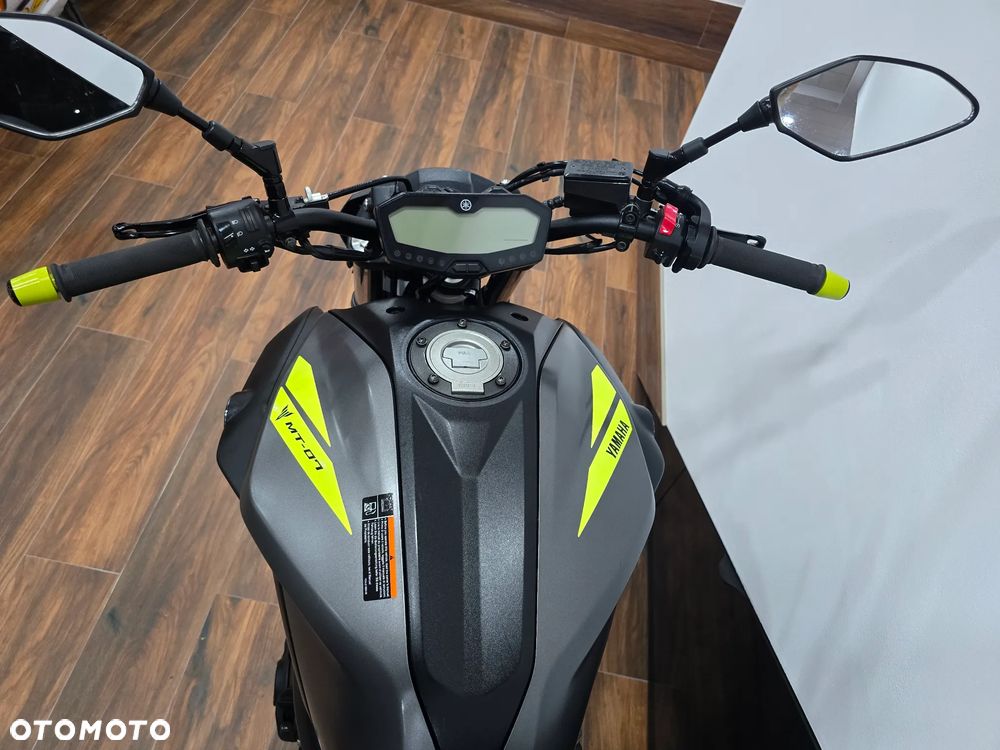 Yamaha MT - 8