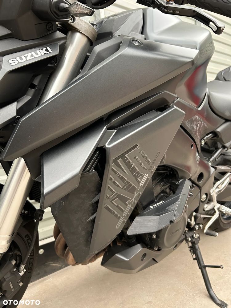 Suzuki GSX - 14