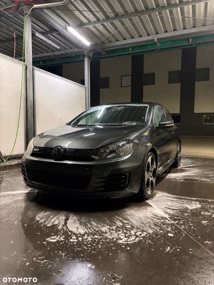 Volkswagen Golf - 1