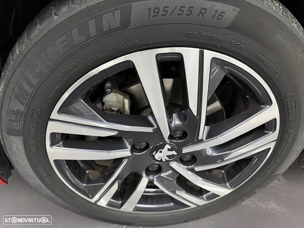Peugeot 208 PureTech 100 EAT8 Allure - 7