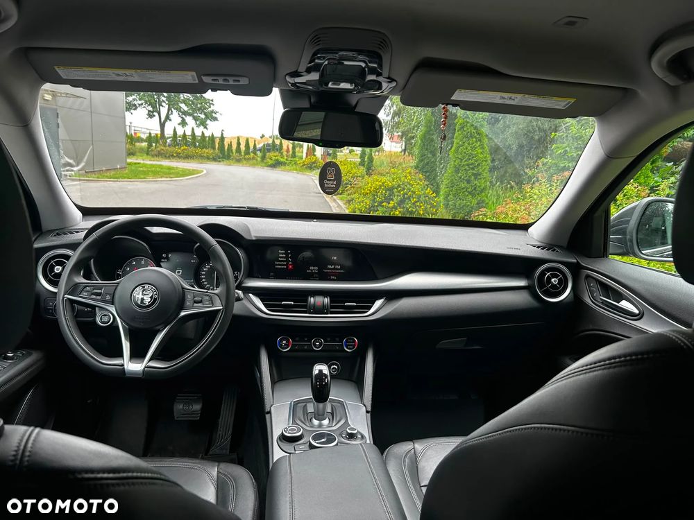 Alfa Romeo Stelvio 2.0 Turbo 16V AT8-Q4 Ti - 18