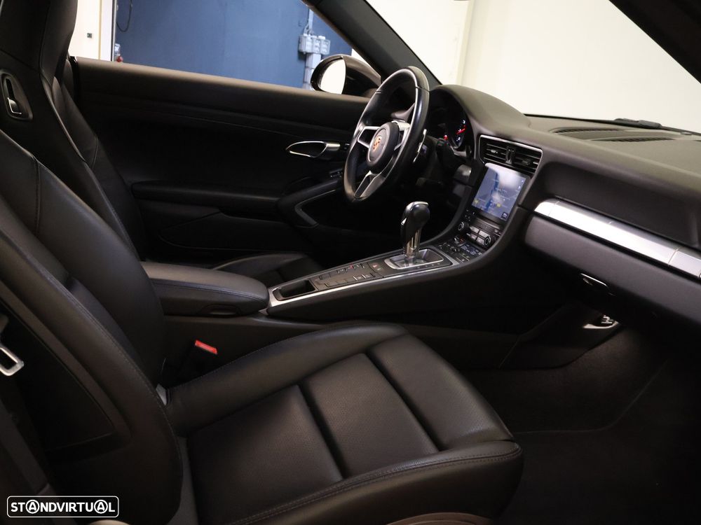 Porsche 911 (992) - 8