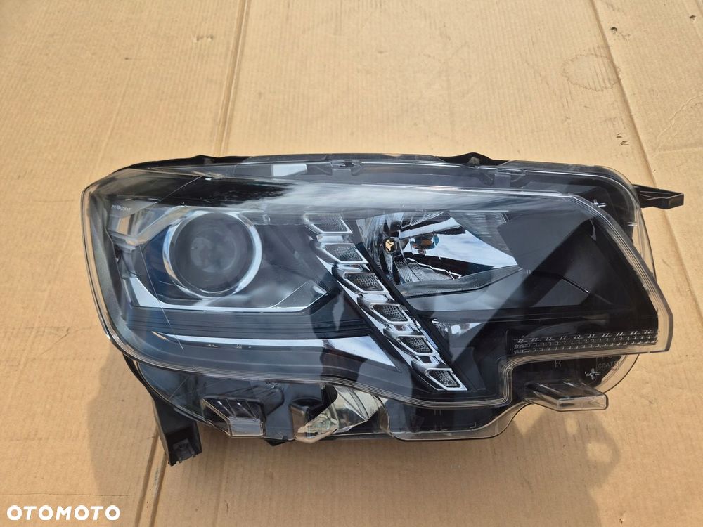 Peugeot Rifter lampa prawa.Soczewka H7.LED. OE. - 1