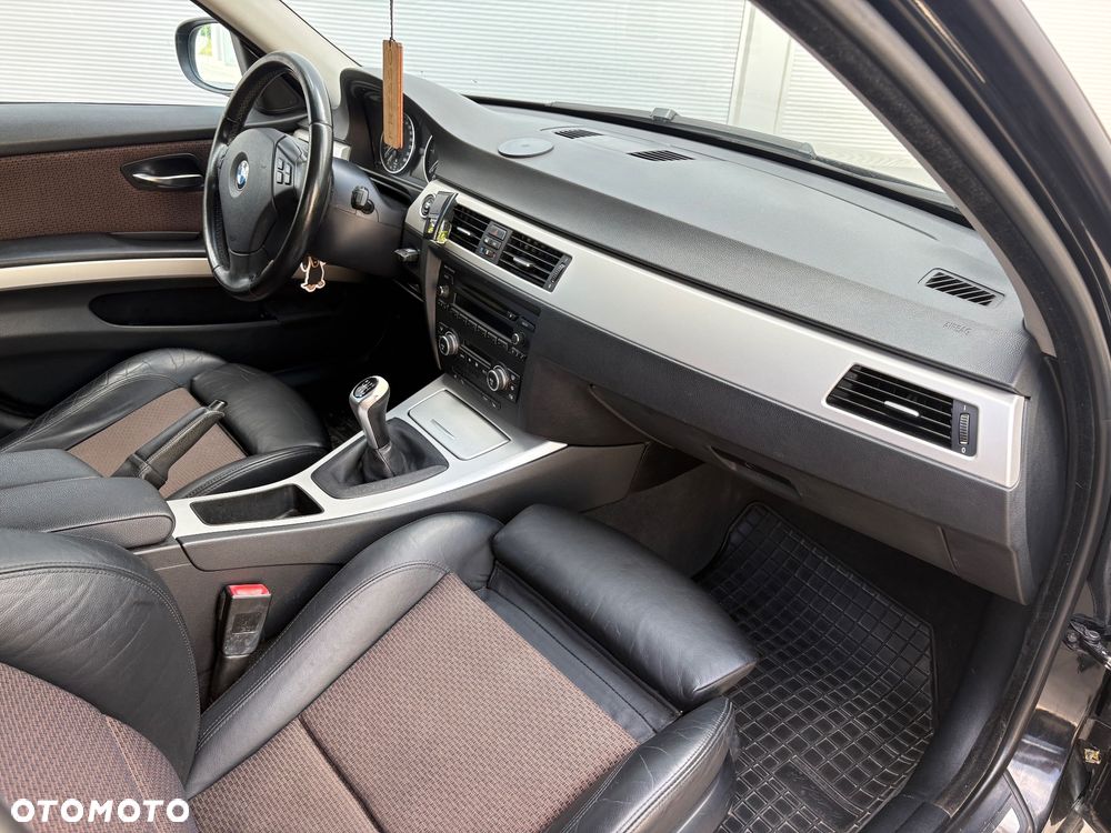 BMW Seria 3 318d DPF Edition Sport - 11