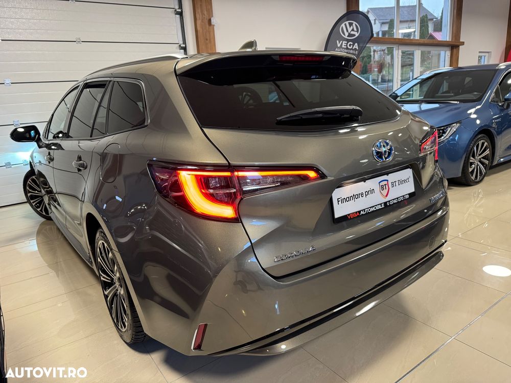 Toyota Corolla 1.8 Hybrid Team Deutschland - 4